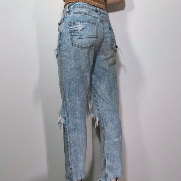 AE Distressed Mom Jean. - Picture 4 of 16